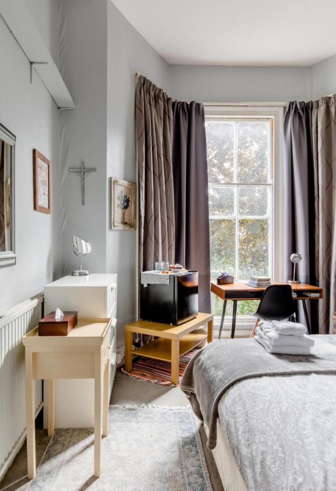 Spacious Double Bedroom In Kensington Gazde/Camere de închiriat Londra