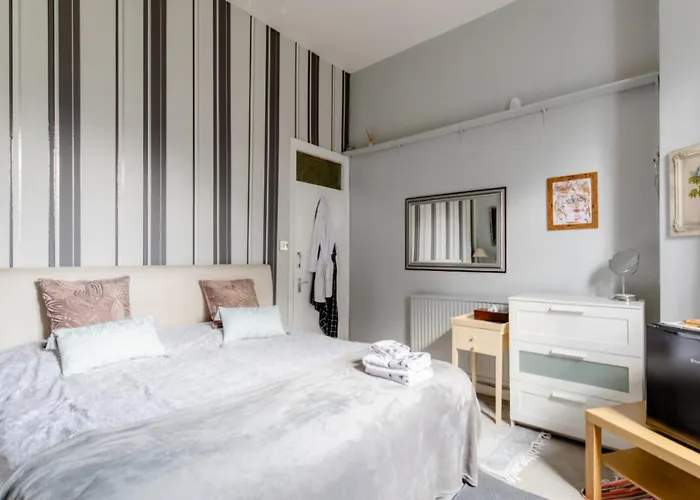 Spacious Double Bedroom In Kensington
