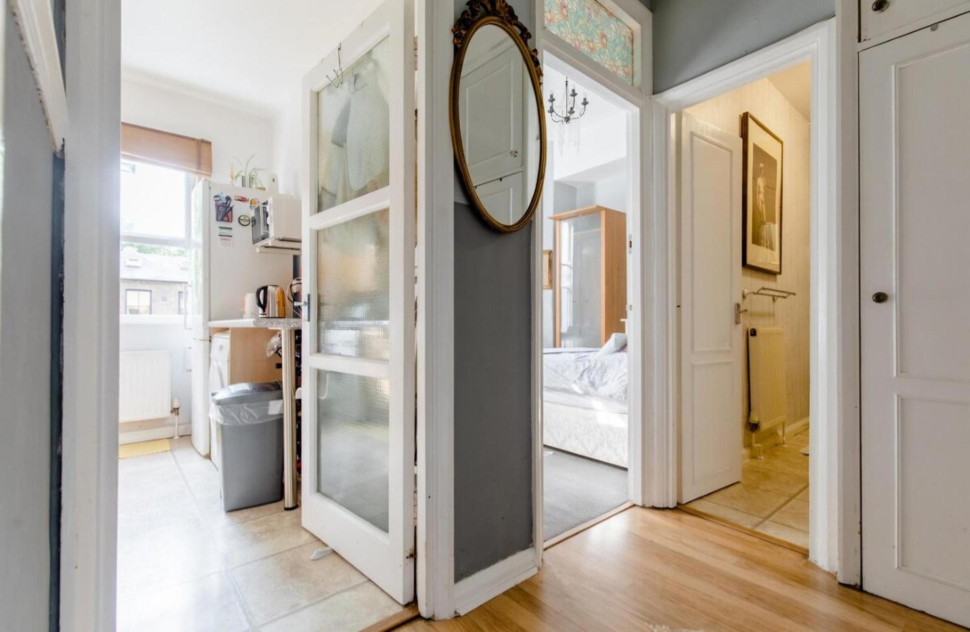 Spacious Double Bedroom In Kensington Londra