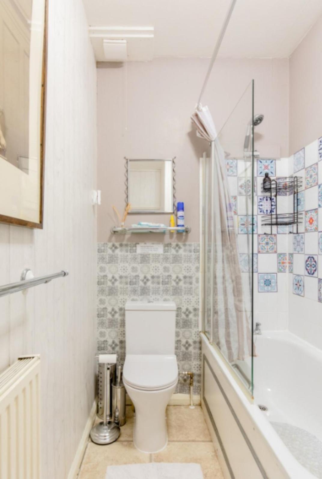 Spacious Double Bedroom In Kensington Alloggio in famiglia *